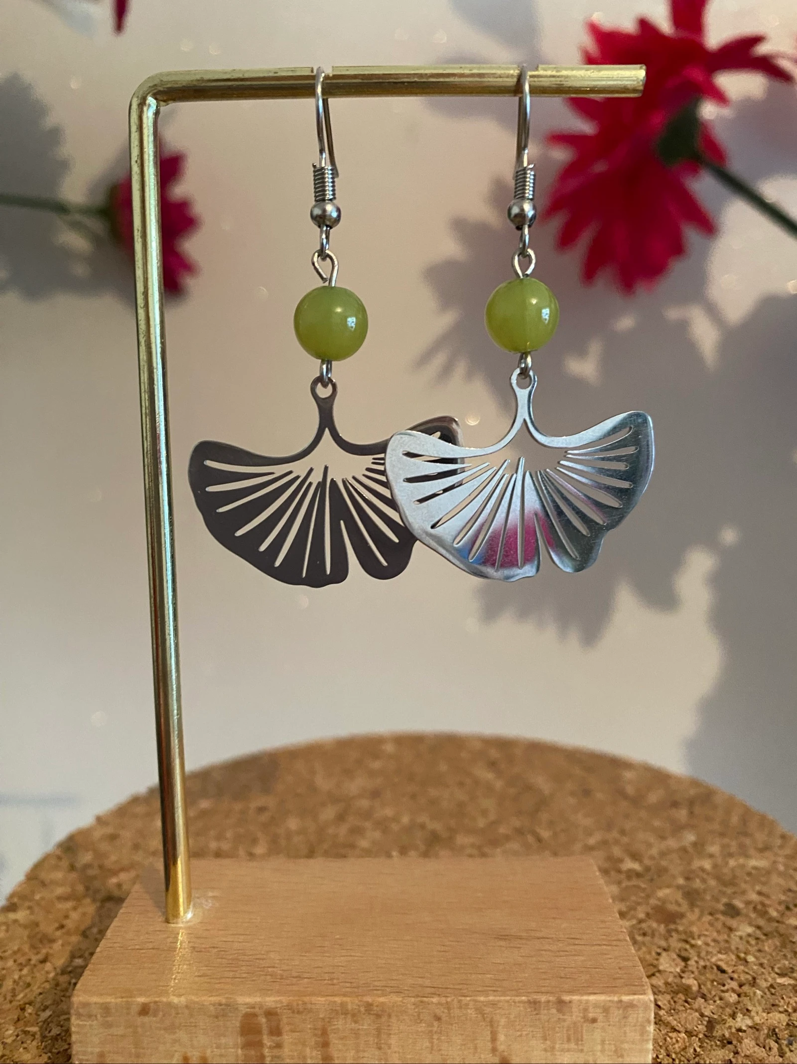 Boucles d’oreilles gingko finition miroir argentée